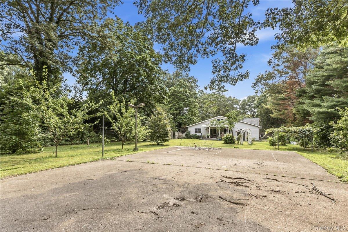 Single Family Westminster Avenue Suffolk County, NY 11746, MLS-1038771-36