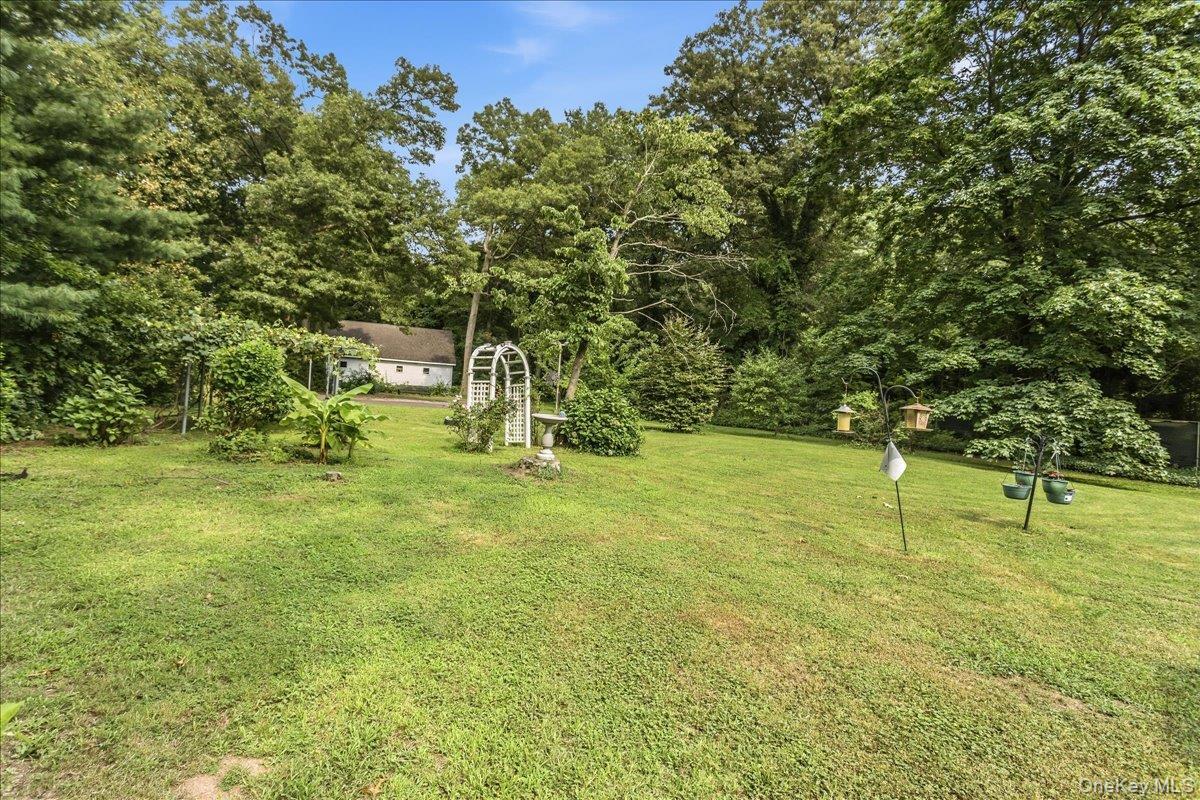 Single Family Westminster Avenue  Suffolk County, NY 11746, MLS-1038771-37