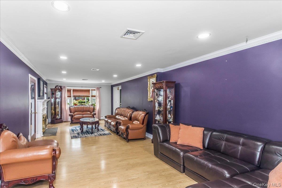 Single Family Westminster Avenue Suffolk County, NY 11746, MLS-1038771-4