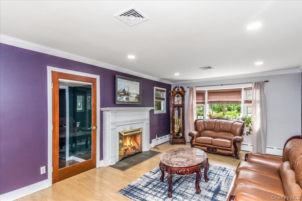 Single Family Westminster Avenue Suffolk County, NY 11746, MLS-1038771-5