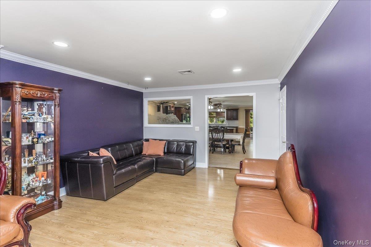 Single Family Westminster Avenue Suffolk County, NY 11746, MLS-1038771-6