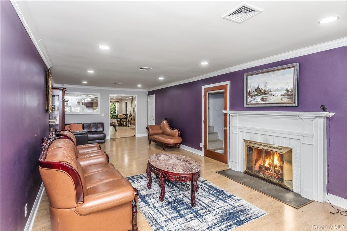Single Family Westminster Avenue Suffolk County, NY 11746, MLS-1038771-7