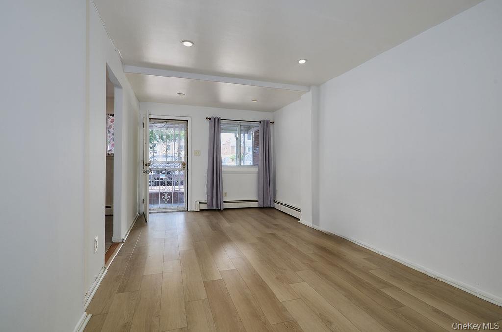 Single Family Throggs Neck Boulevard Bronx, NY 10465, MLS-1038811-14