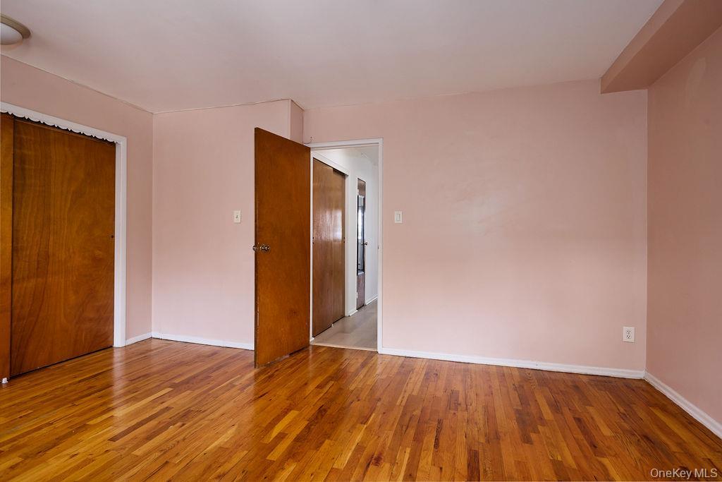 Single Family Throggs Neck Boulevard Bronx, NY 10465, MLS-1038811-17