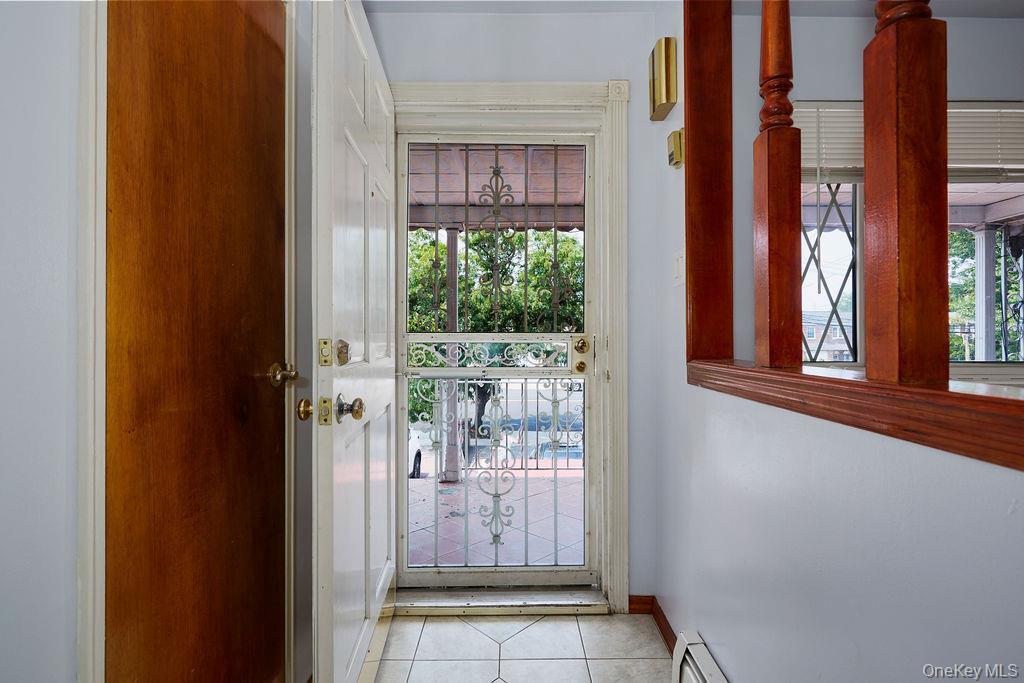 Single Family Throggs Neck Boulevard Bronx, NY 10465, MLS-1038811-20