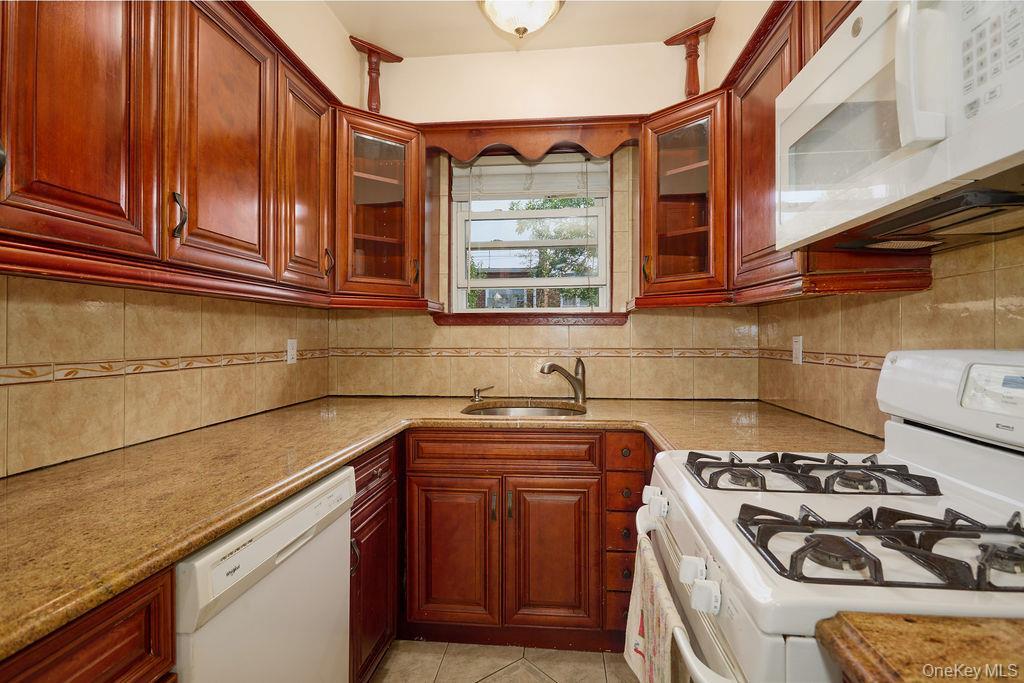 Single Family Throggs Neck Boulevard Bronx, NY 10465, MLS-1038811-29
