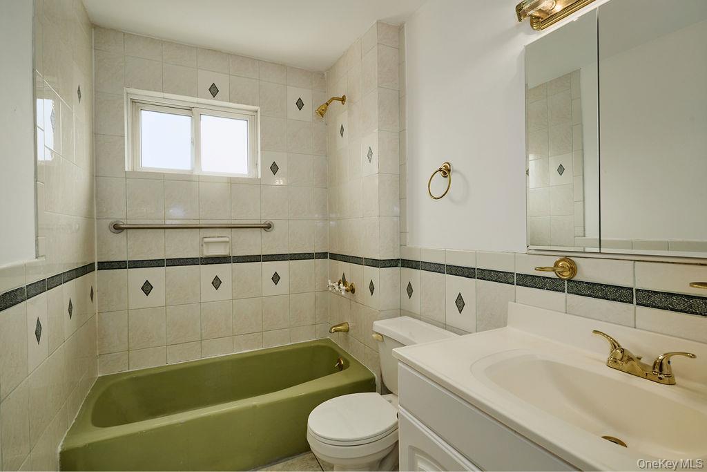 Single Family Throggs Neck Boulevard Bronx, NY 10465, MLS-1038811-31