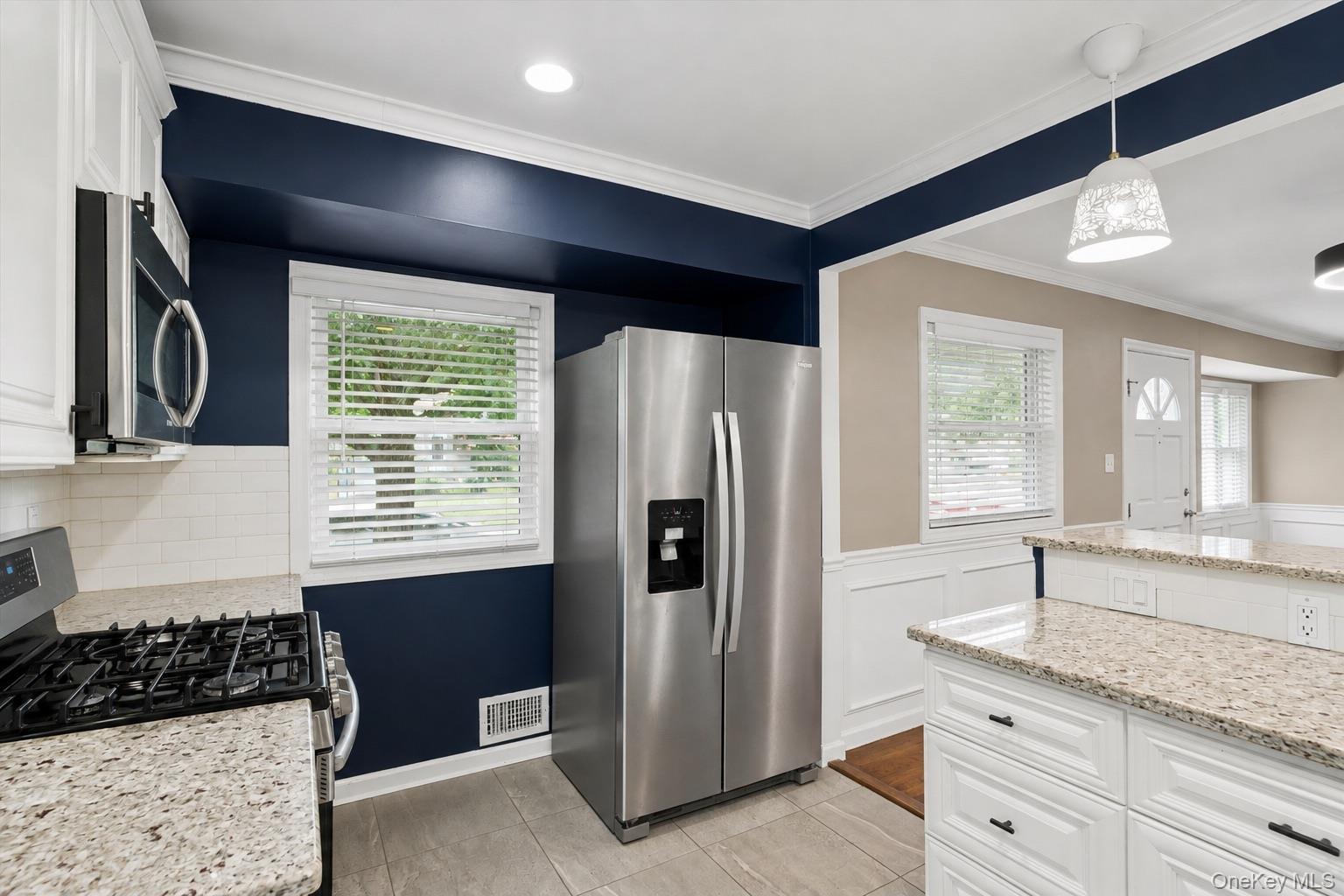 Single Family Larry Road S Suffolk County, NY 11784, MLS-1038816-10