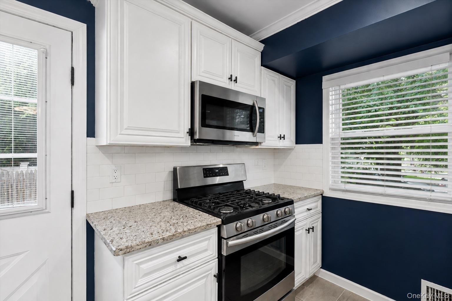 Single Family Larry Road S Suffolk County, NY 11784, MLS-1038816-11