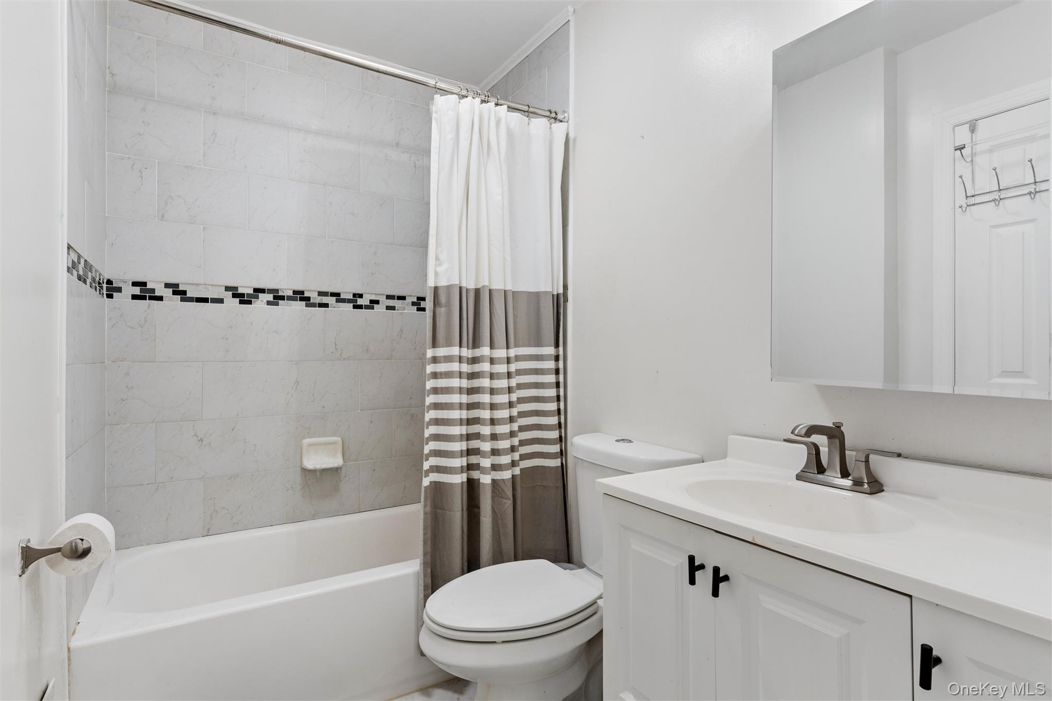 Single Family Larry Road S Suffolk County, NY 11784, MLS-1038816-16