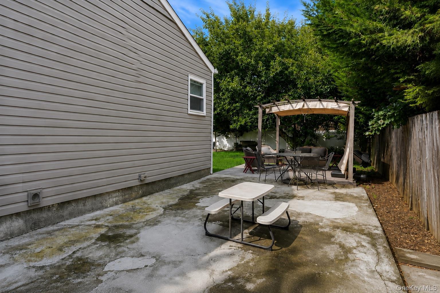 Single Family Larry Road S Suffolk County, NY 11784, MLS-1038816-26