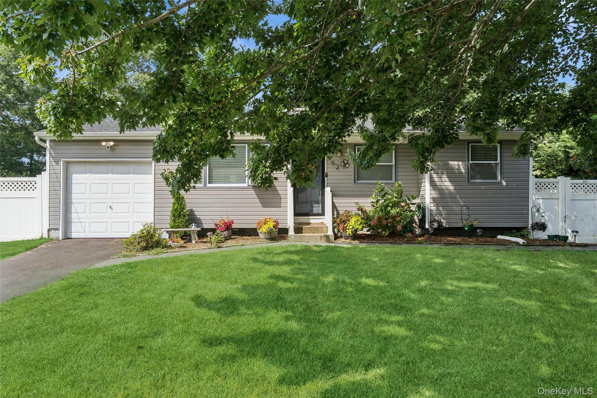 Single Family Larry Road S Suffolk County, NY 11784, MLS-1038816-28