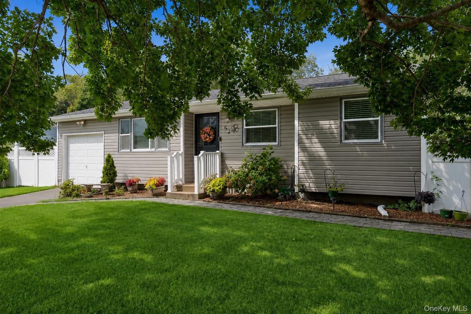 Single Family Larry Road S Suffolk County, NY 11784, MLS-1038816-30
