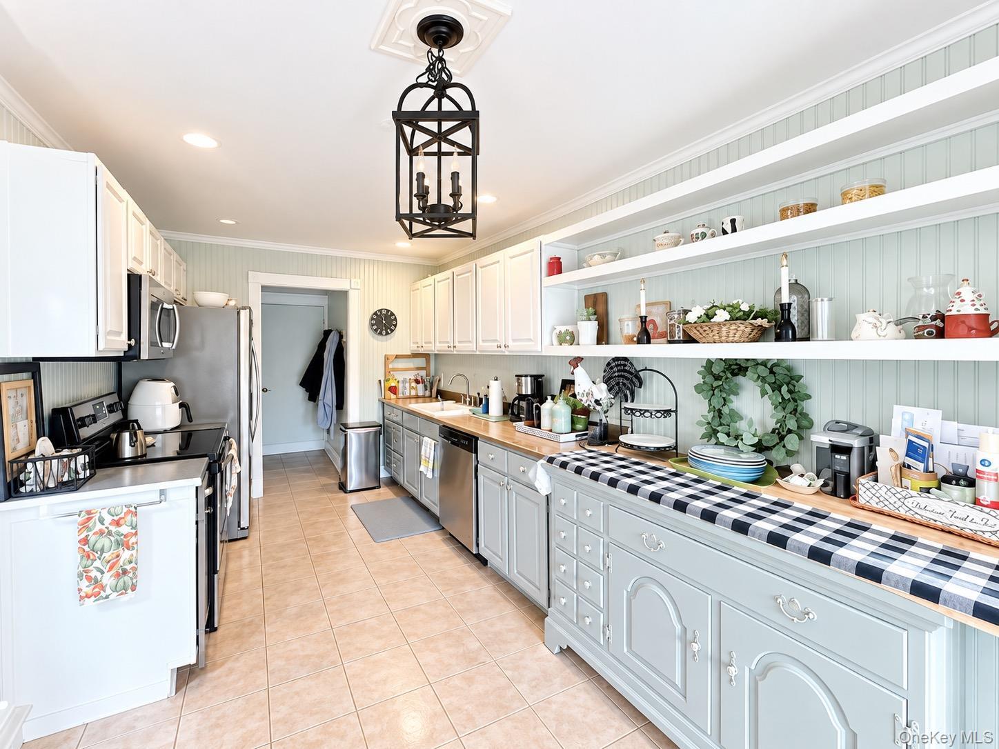 Single Family Potomac Court Suffolk County, NY 11727, MLS-1038829-3