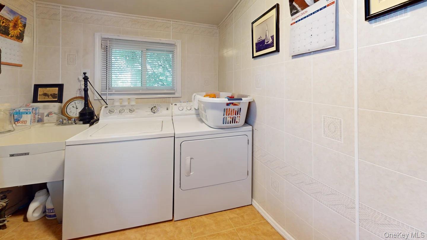 Single Family W Gaylore Drive  Suffolk County, NY 11701, MLS-1038848-18