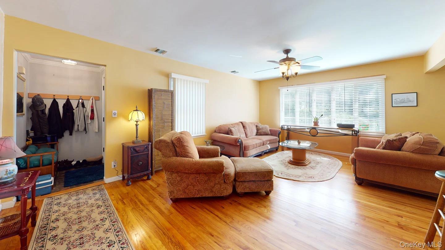 Single Family W Gaylore Drive Suffolk County, NY 11701, MLS-1038848-5