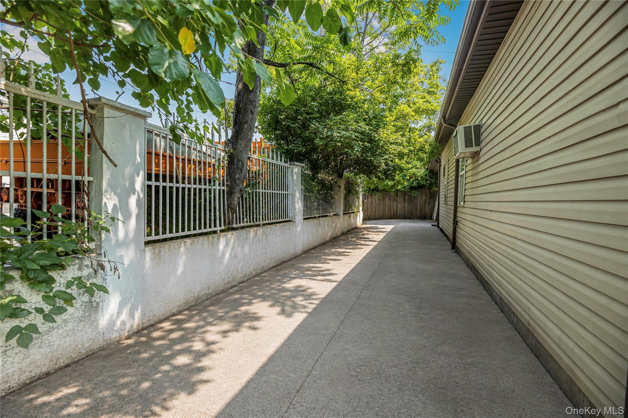 Single Family Harding Park  Bronx, NY 10473, MLS-1038896-10