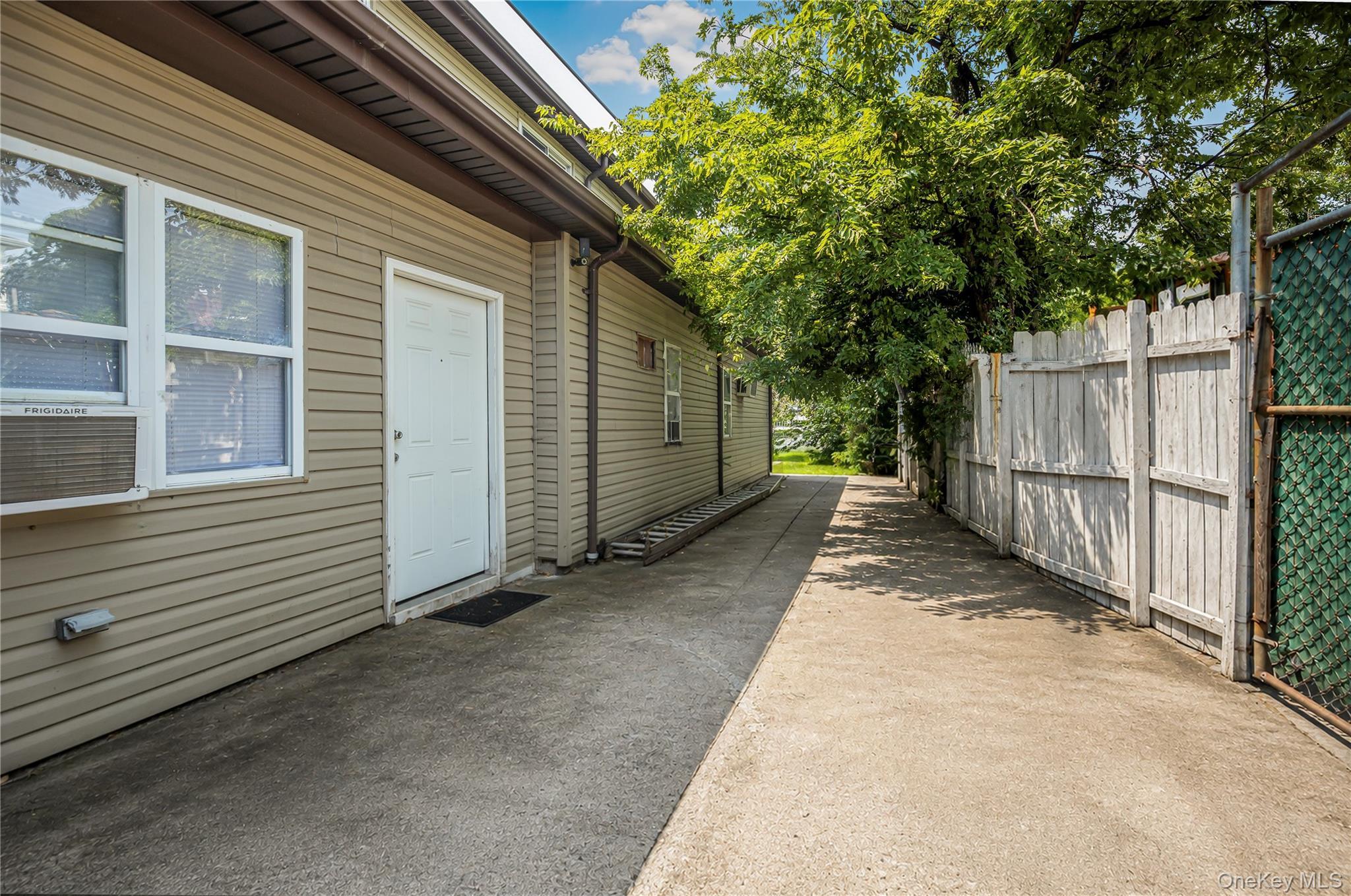 Single Family Harding Park  Bronx, NY 10473, MLS-1038896-11