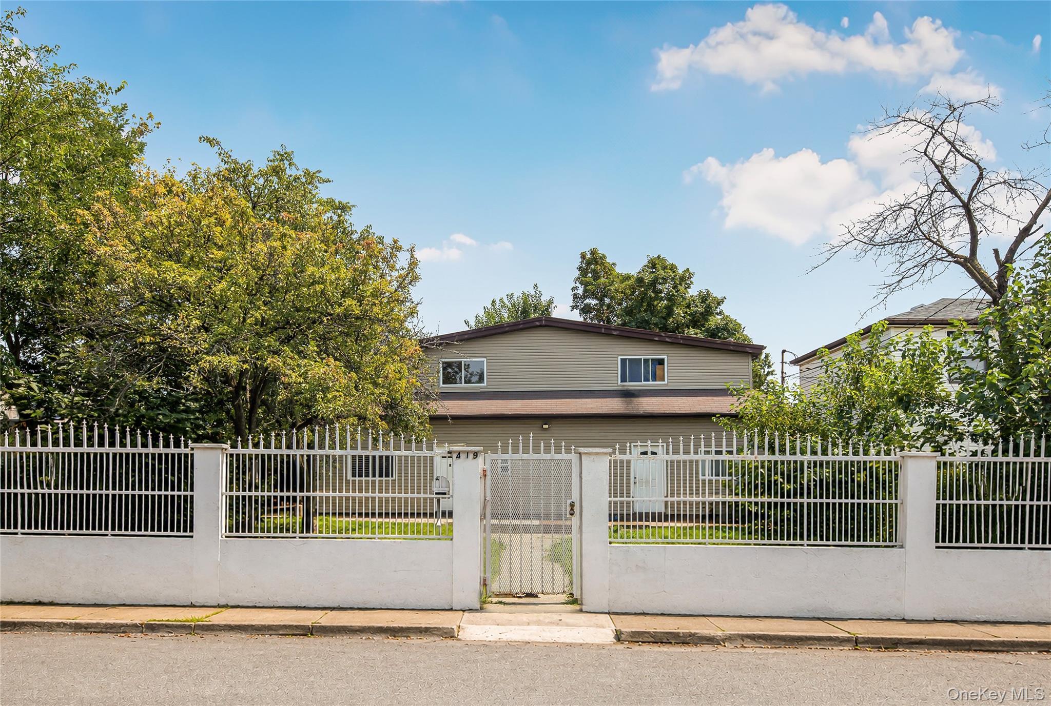 Single Family Harding Park  Bronx, NY 10473, MLS-1038896-7