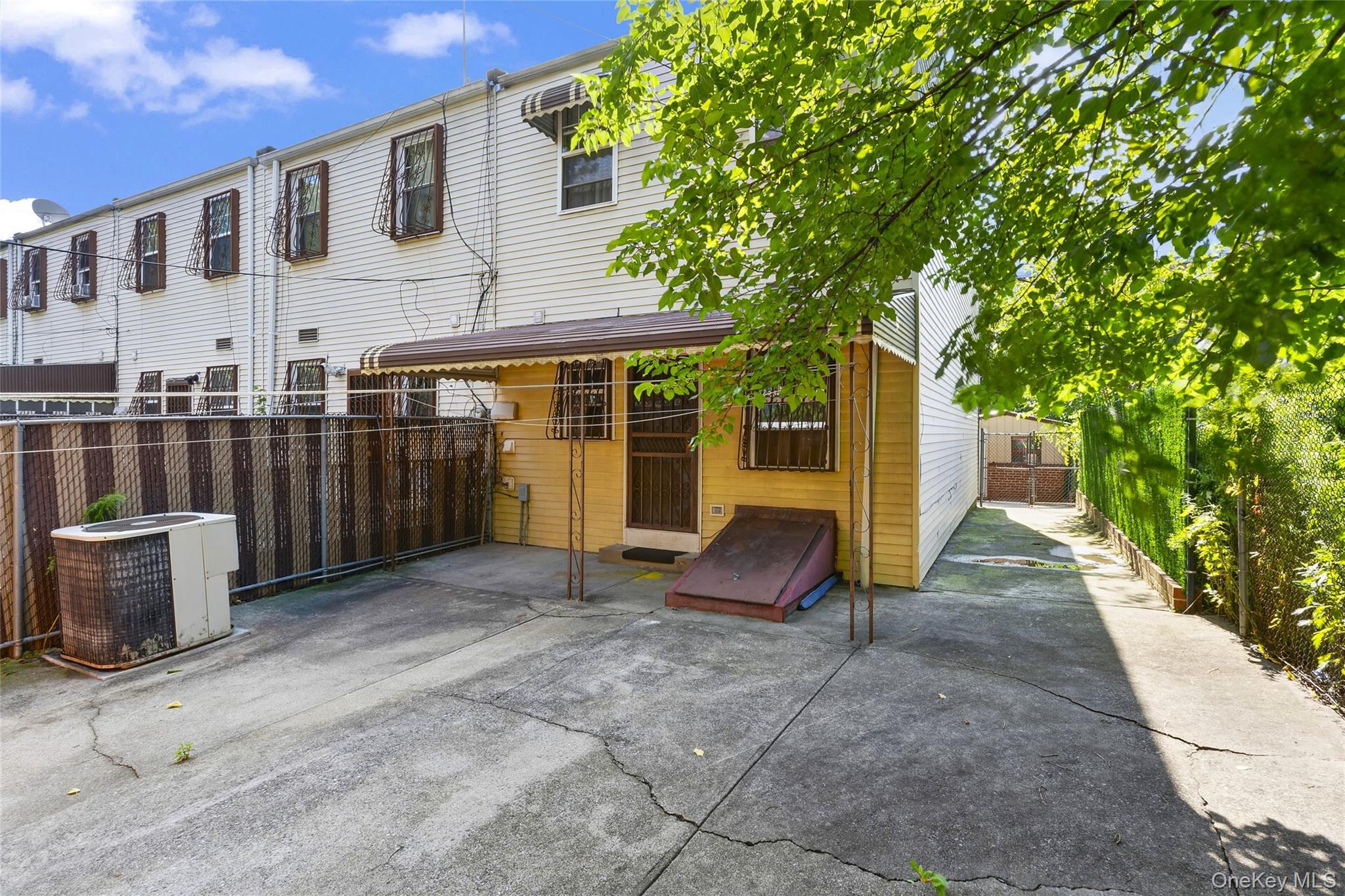 Single Family Hinsdale Street  Brooklyn, NY 11207, MLS-1038906-19