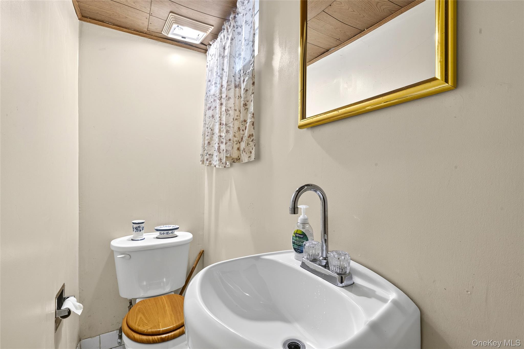 Single Family Hinsdale Street  Brooklyn, NY 11207, MLS-1038906-8