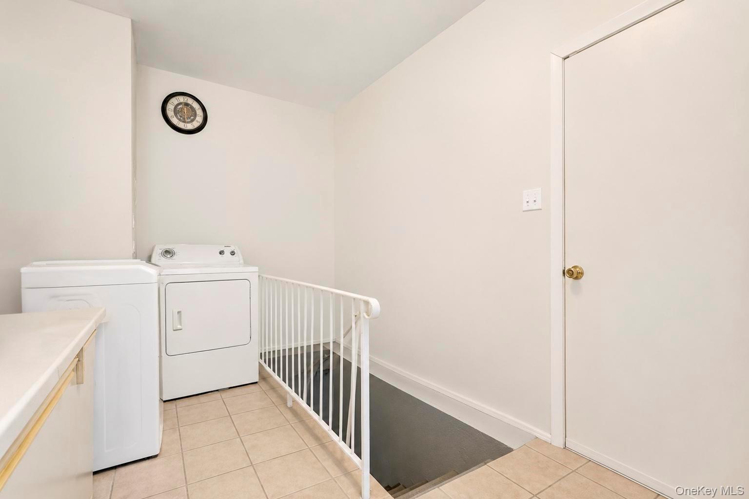 Single Family Granny Road  Suffolk County, NY 11953, MLS-1038914-16