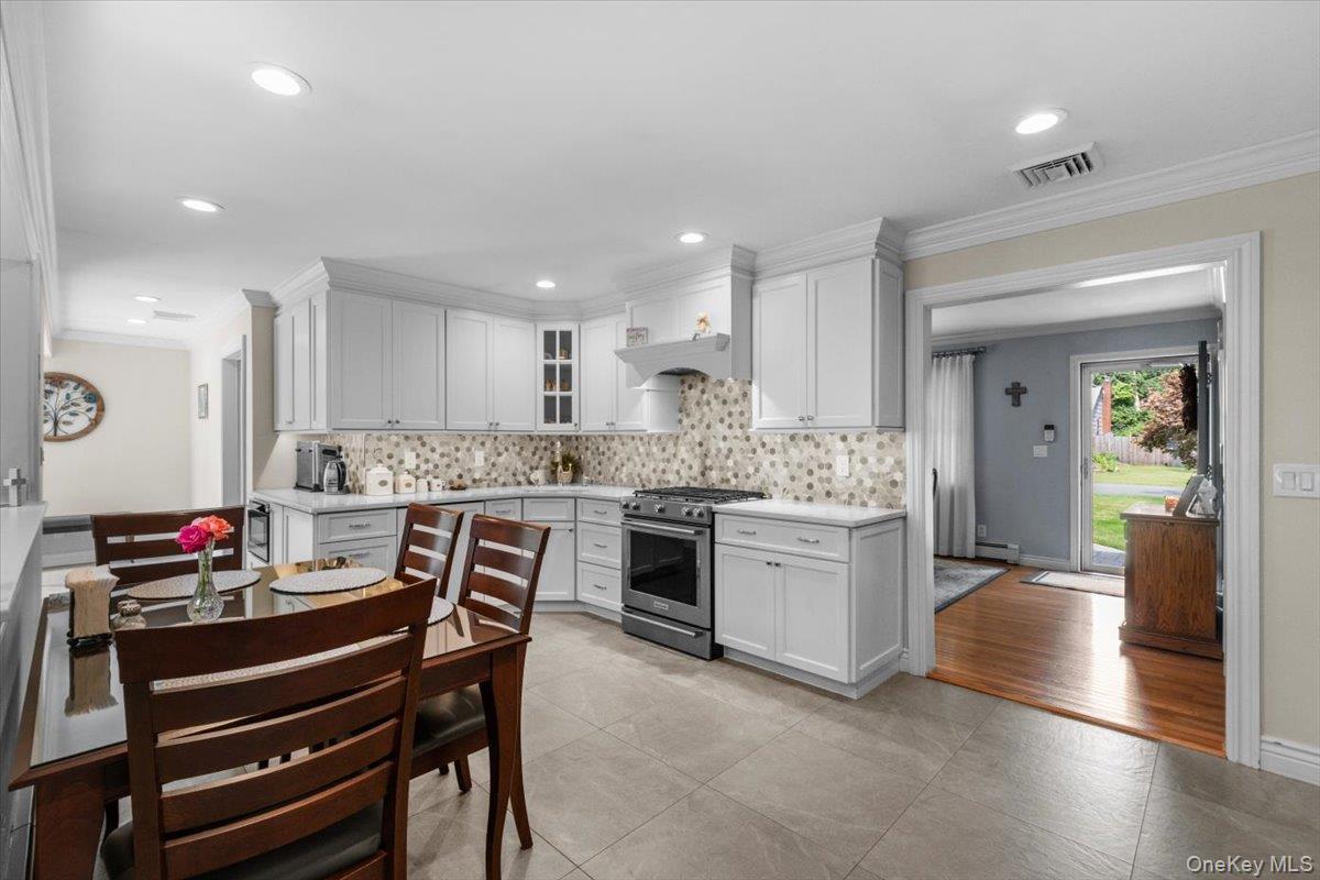 Single Family Stratler Drive Suffolk County, NY 11967, MLS-1038933-10