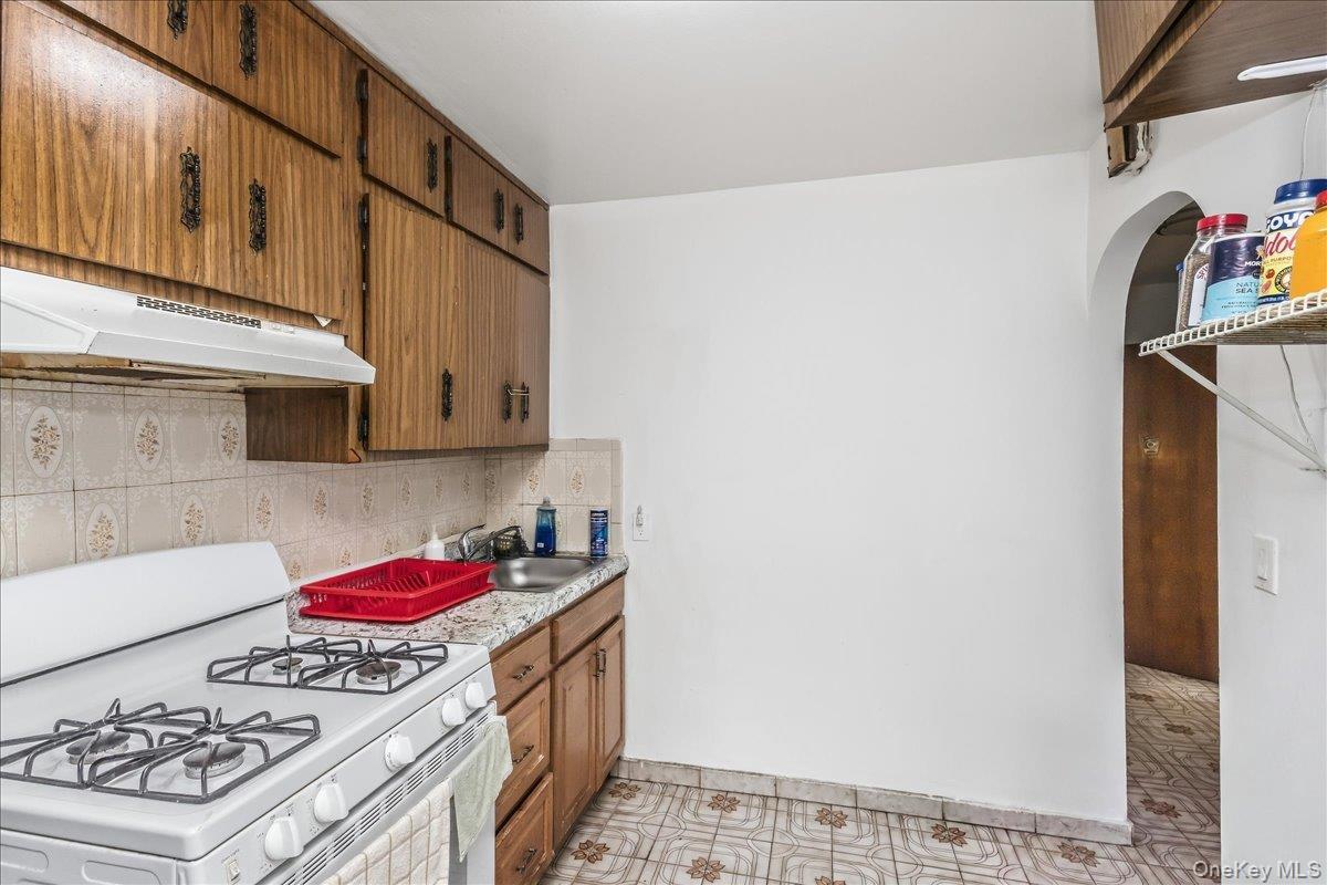 Single Family 30th Avenue Queens, NY 11370, MLS-1038937-18