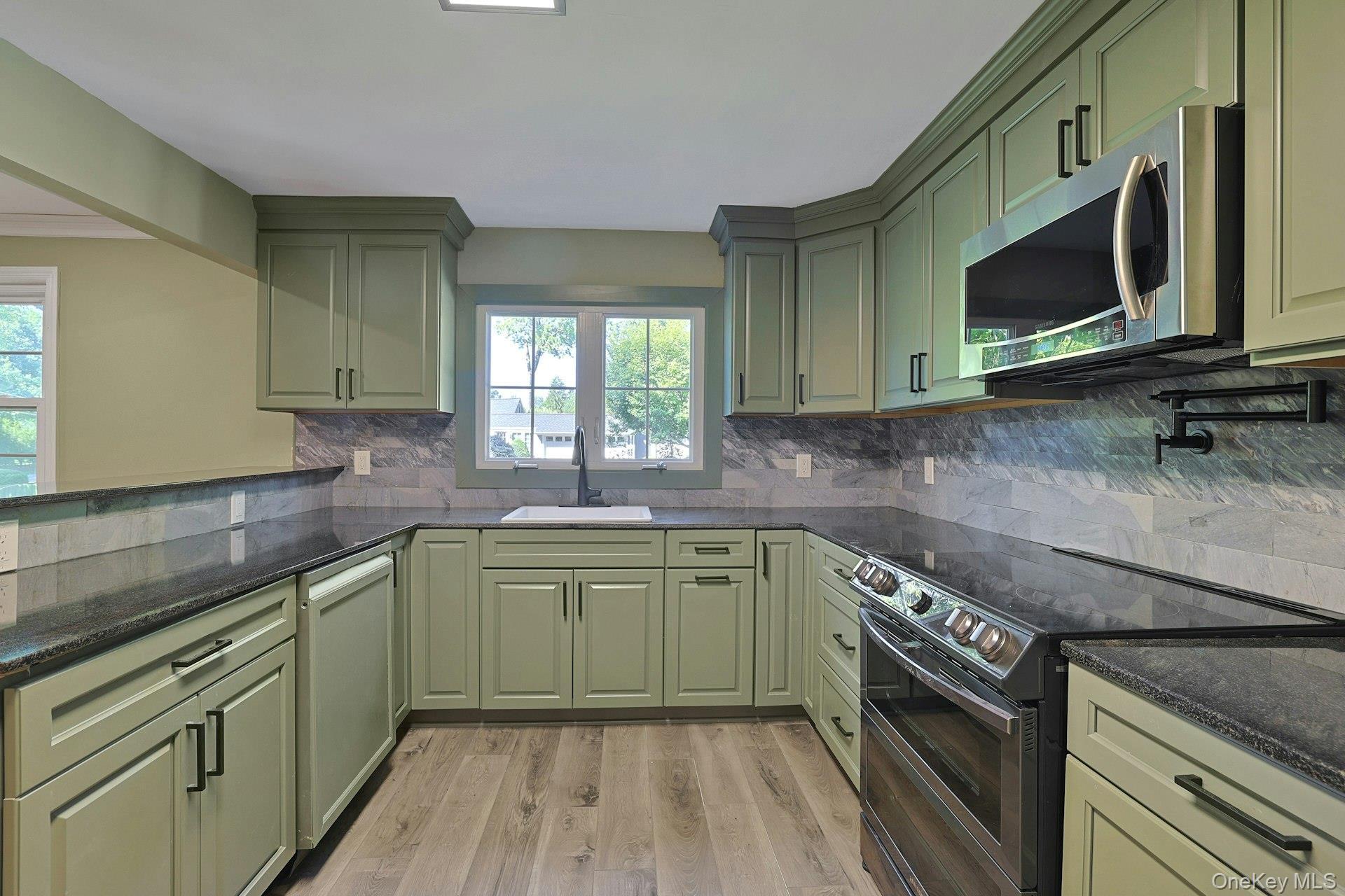 Single Family Babbling Brook Lane Rockland County, NY 10989, MLS-1038946-14