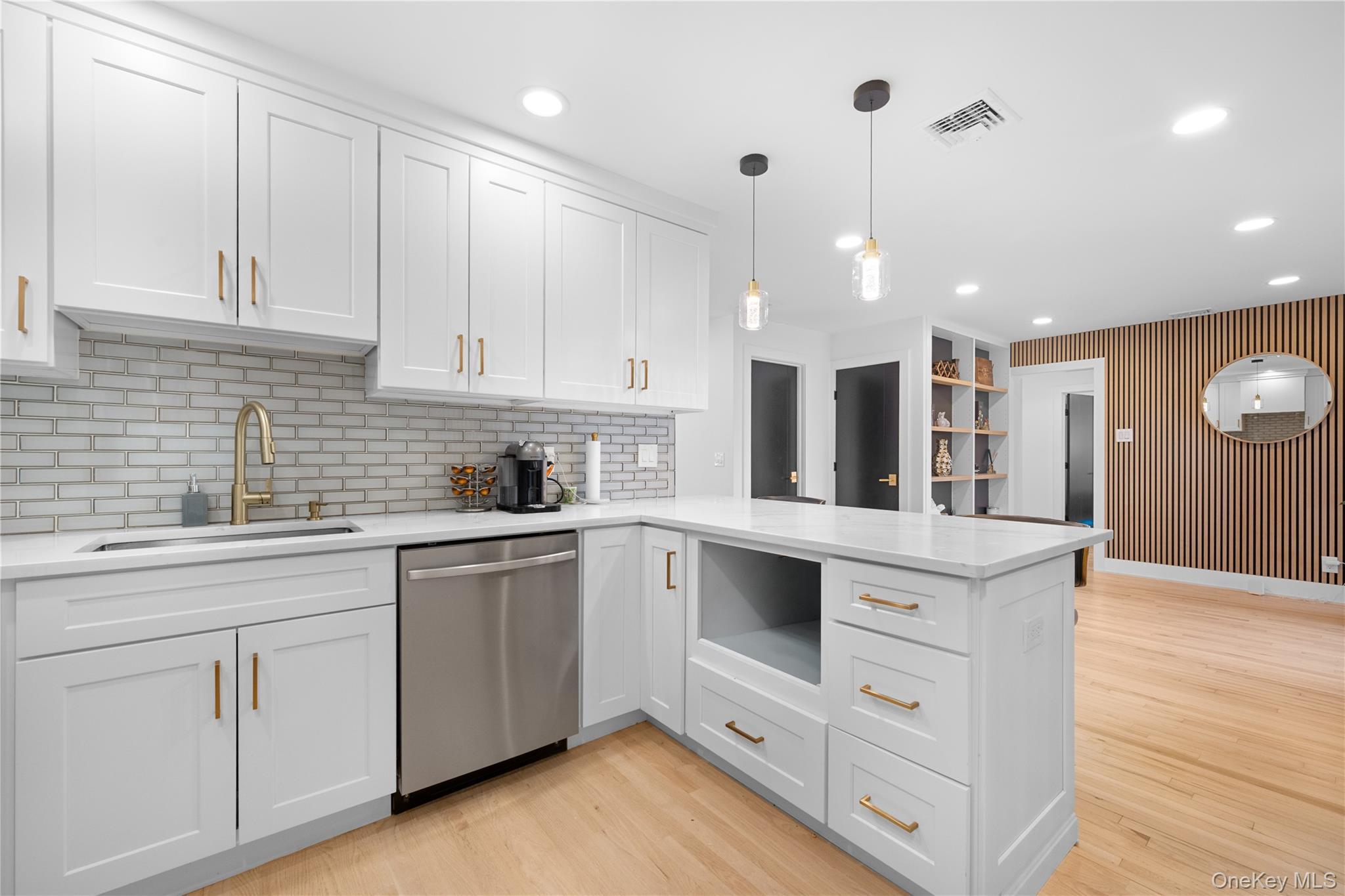 Single Family Tyrconnell Avenue Nassau County, NY 11762, MLS-1038950-17