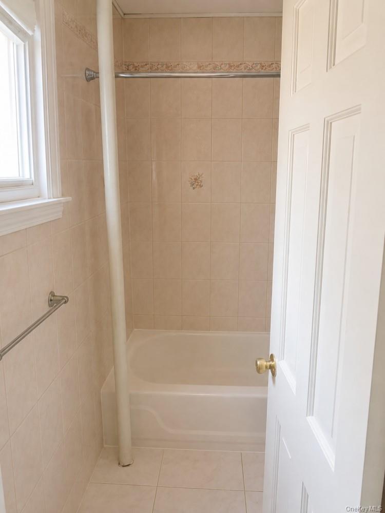 Single Family E 229th Street Bronx, NY 10466, MLS-1038961-10