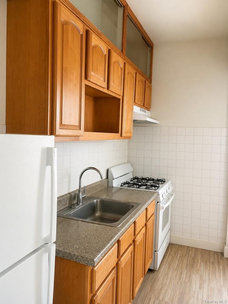 Single Family E 229th Street Bronx, NY 10466, MLS-1038961-14