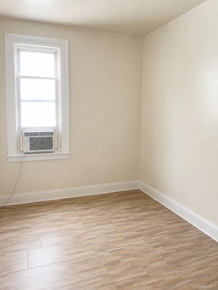 Single Family E 229th Street Bronx, NY 10466, MLS-1038961-16