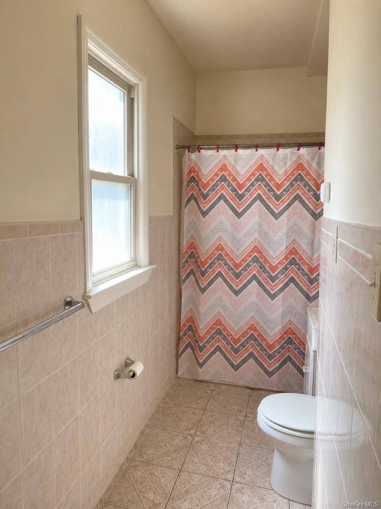 Single Family E 229th Street Bronx, NY 10466, MLS-1038961-17