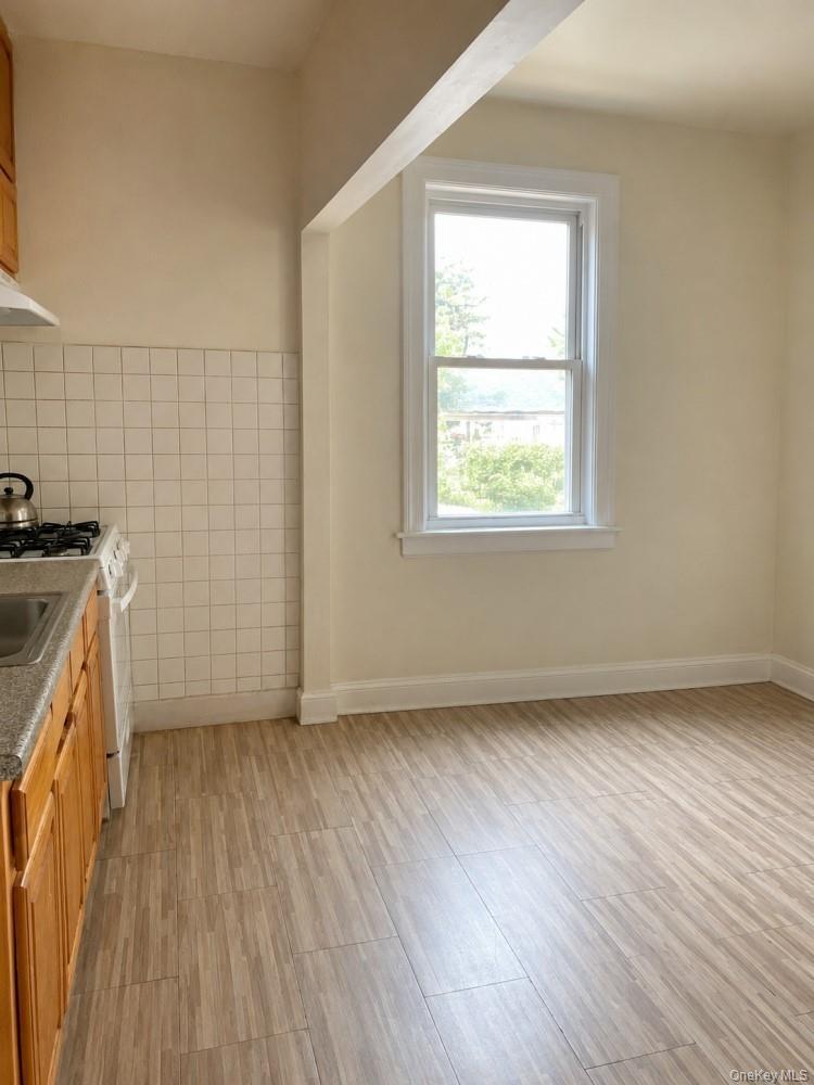 Single Family E 229th Street Bronx, NY 10466, MLS-1038961-18