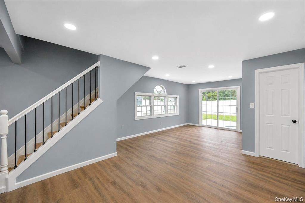 Single Family Peconic Avenue Suffolk County, NY 11704, MLS-1038986-28