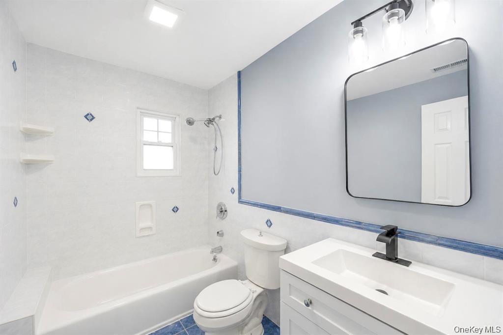 Single Family Peconic Avenue Suffolk County, NY 11704, MLS-1038986-31