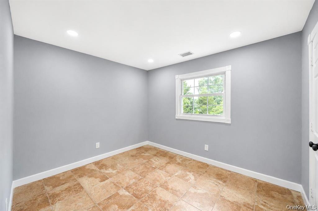 Single Family Peconic Avenue Suffolk County, NY 11704, MLS-1038986-34