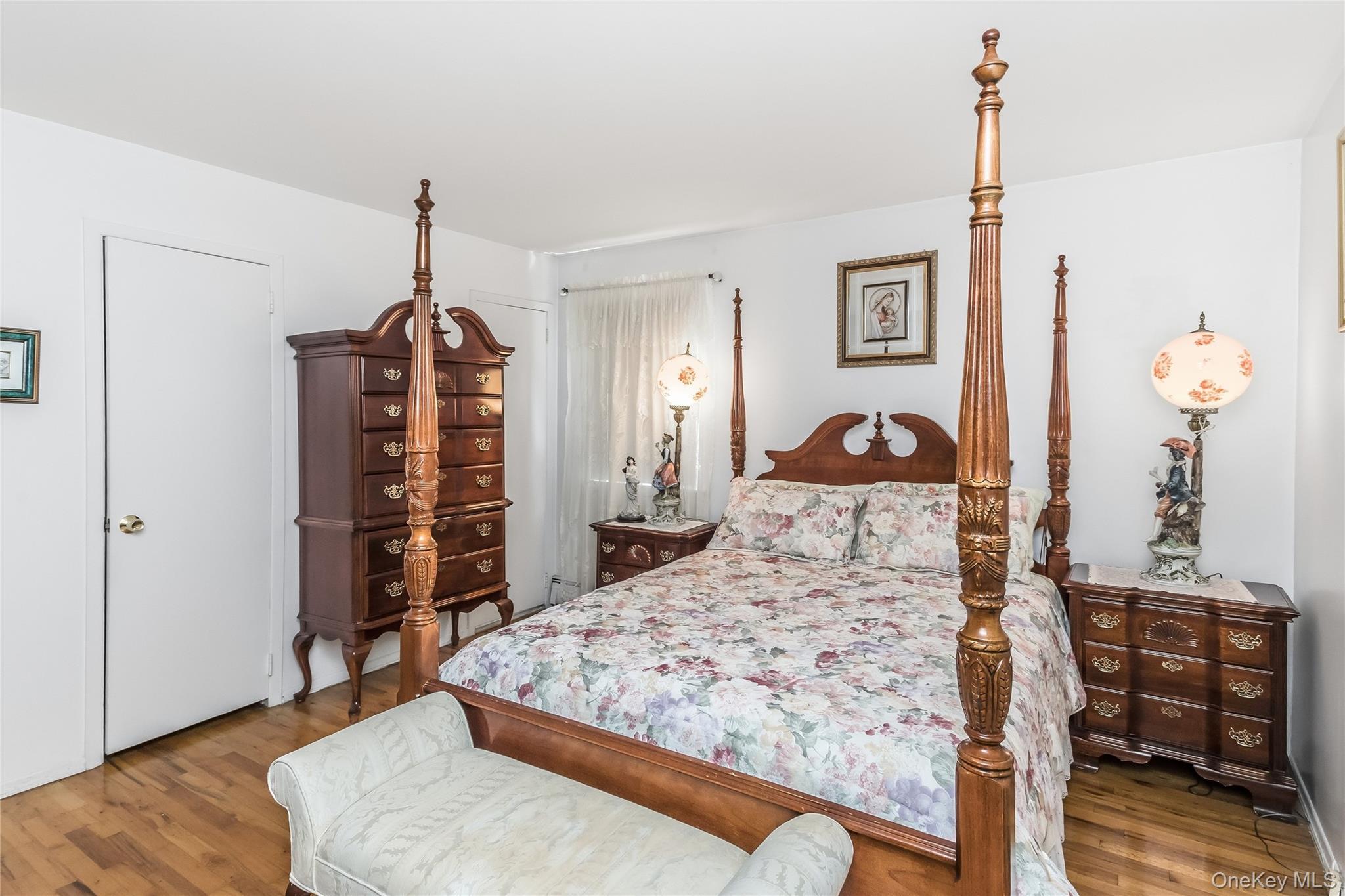 Single Family 17th Road  Queens, NY 11357, MLS-1038994-16