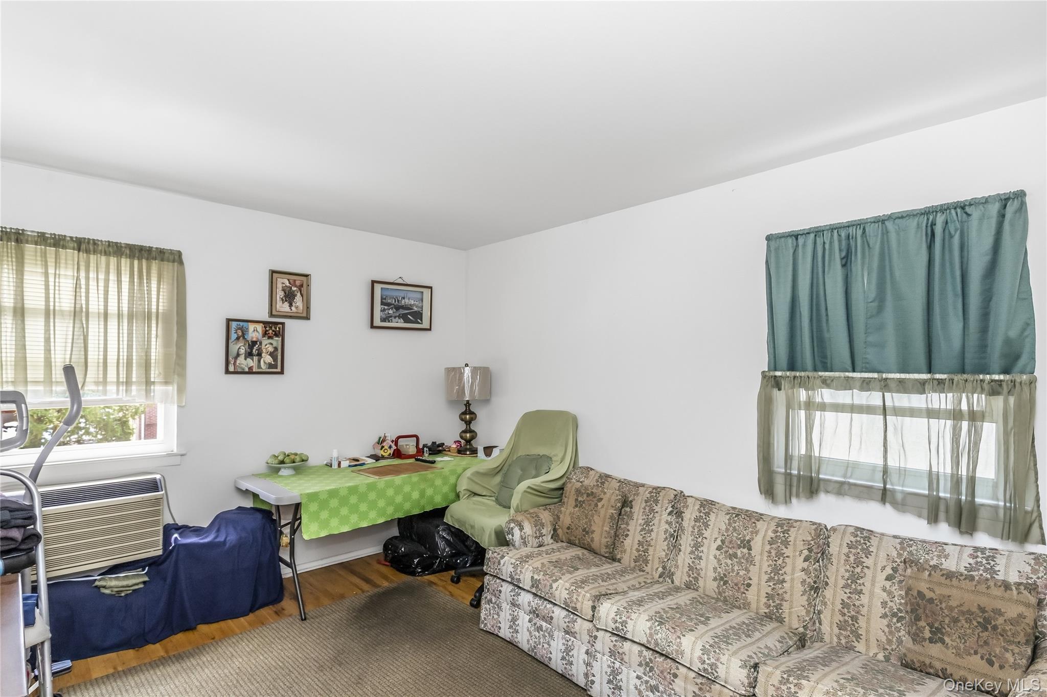 Single Family 17th Road  Queens, NY 11357, MLS-1038994-33