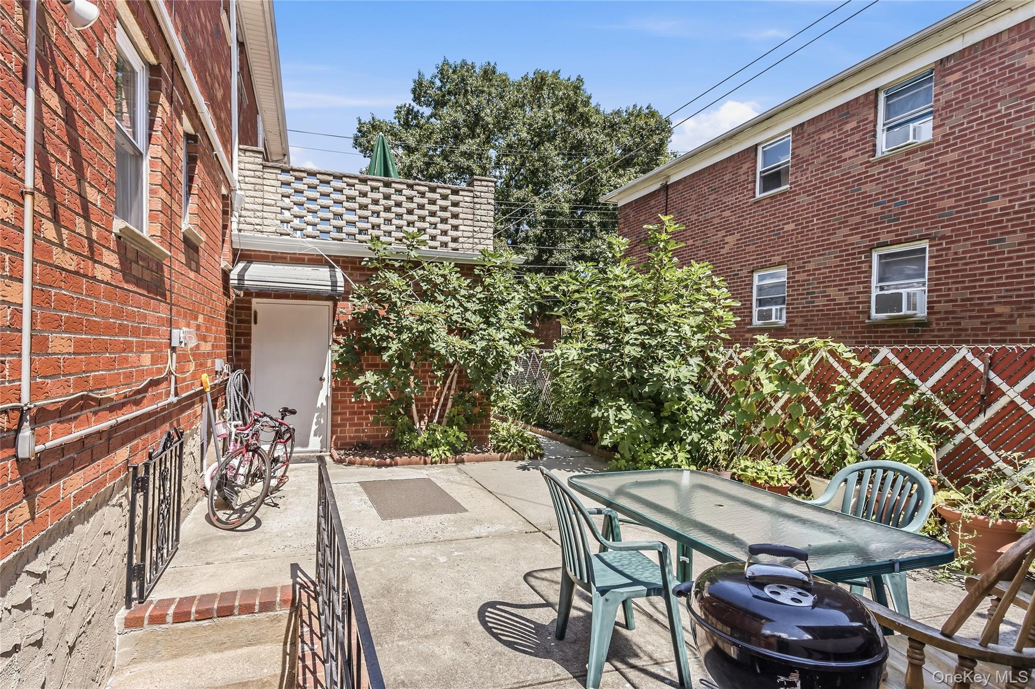Single Family 17th Road  Queens, NY 11357, MLS-1038994-49