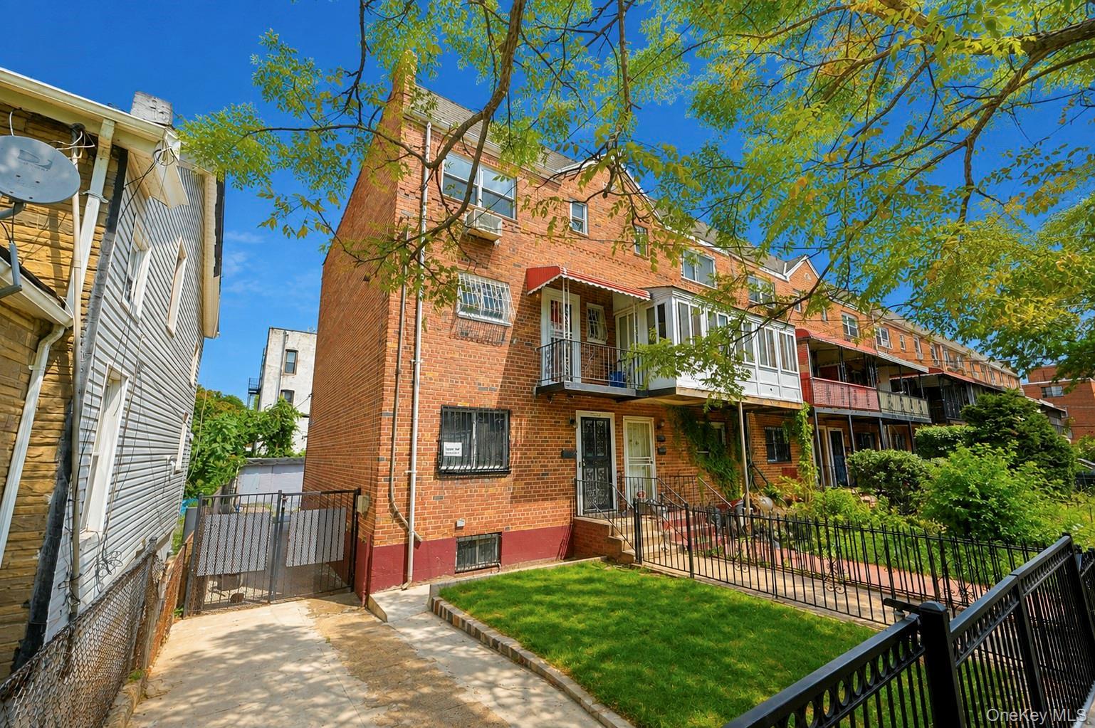 Single Family Ashford Street Brooklyn, NY 11207, MLS-1038999-27