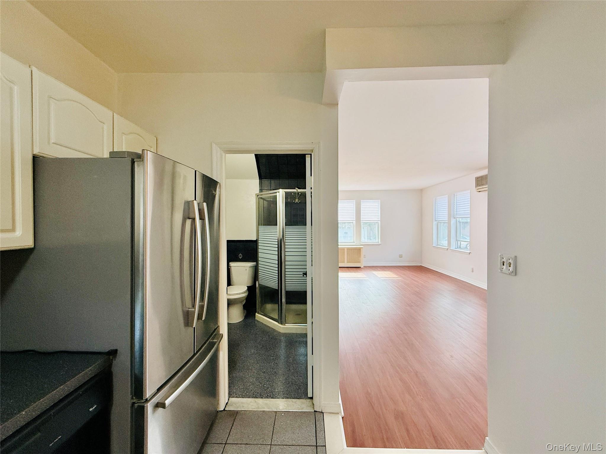 Single Family Hobart Avenue Bronx, NY 10461, MLS-1039002-13