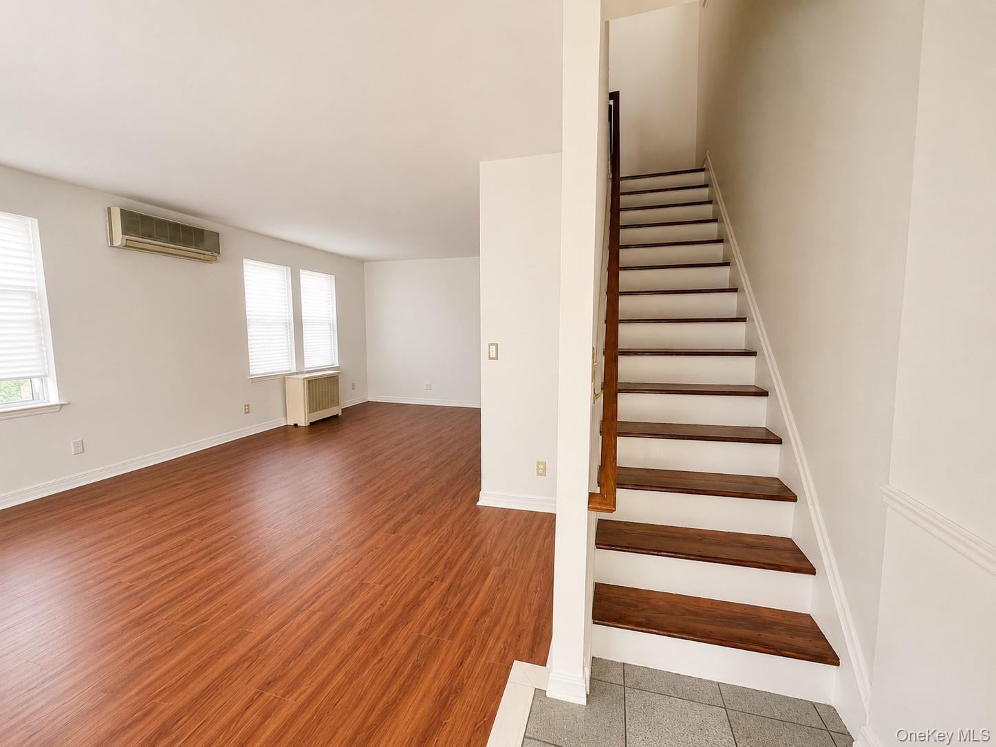 Single Family Hobart Avenue Bronx, NY 10461, MLS-1039002-18