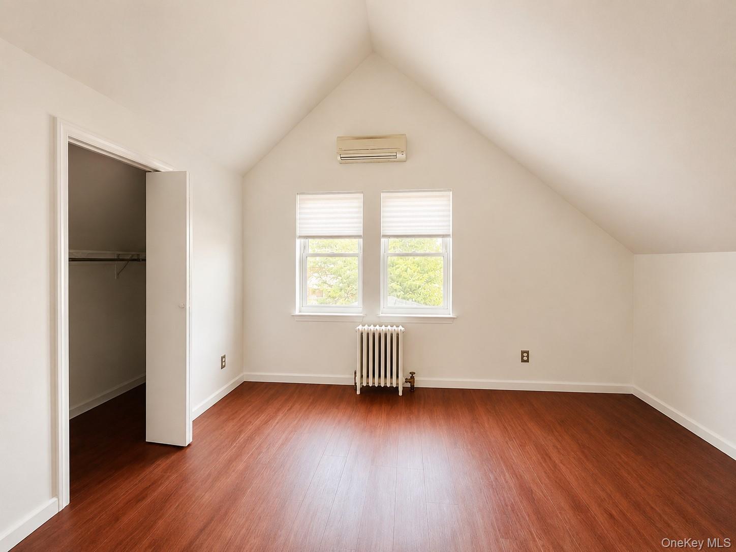 Single Family Hobart Avenue Bronx, NY 10461, MLS-1039002-24