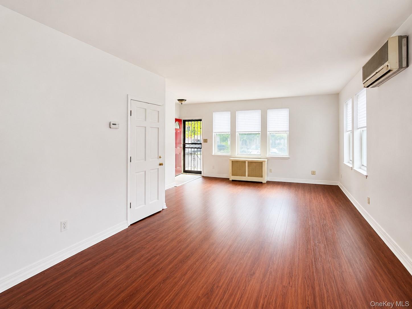 Single Family Hobart Avenue Bronx, NY 10461, MLS-1039002-4