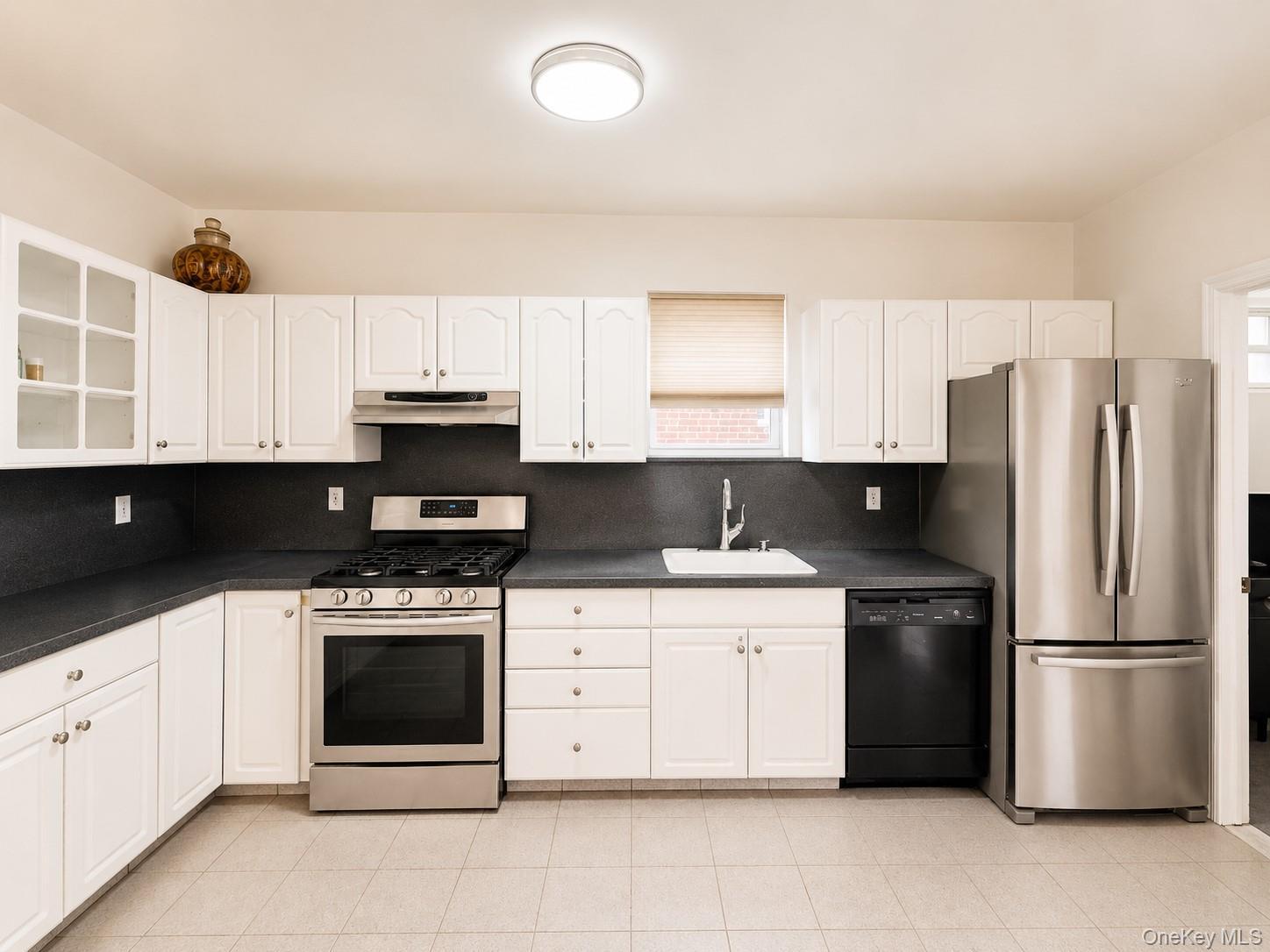 Single Family Hobart Avenue Bronx, NY 10461, MLS-1039002-7