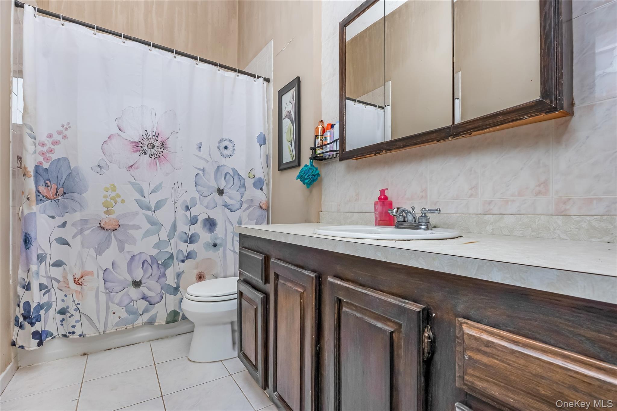 Single Family Beverly Street  Suffolk County, NY 11751, MLS-1039015-10
