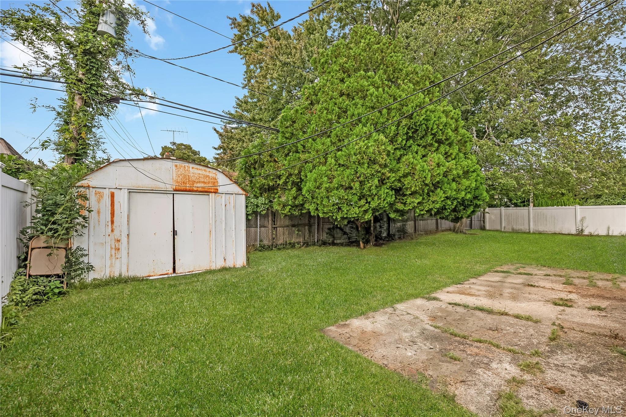 Single Family Beverly Street  Suffolk County, NY 11751, MLS-1039015-15