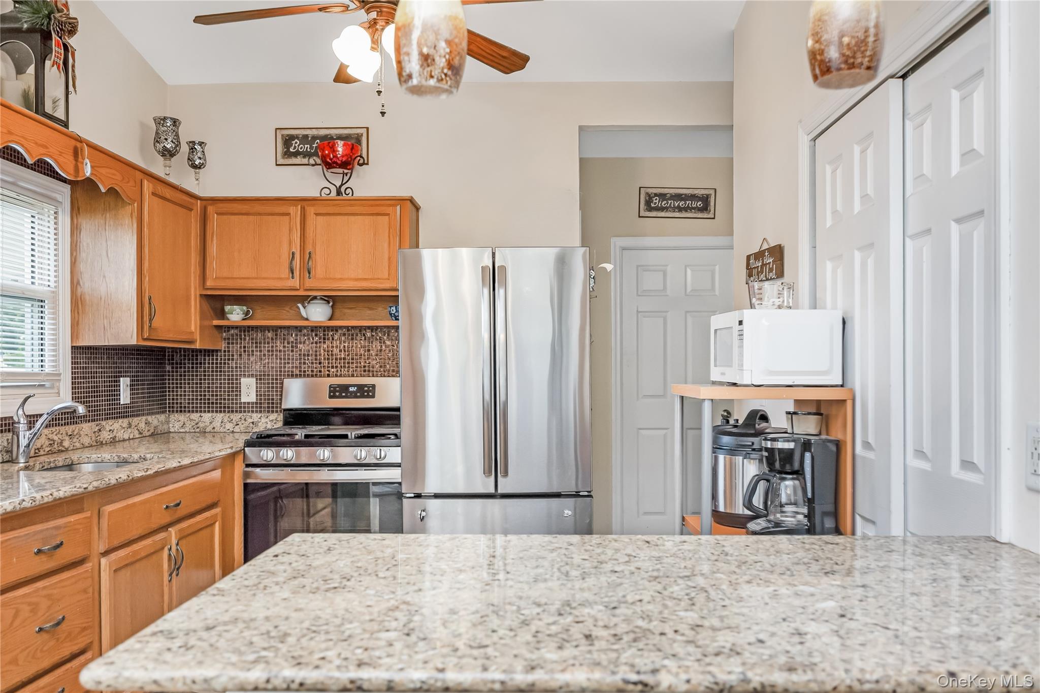 Single Family Beverly Street  Suffolk County, NY 11751, MLS-1039015-5